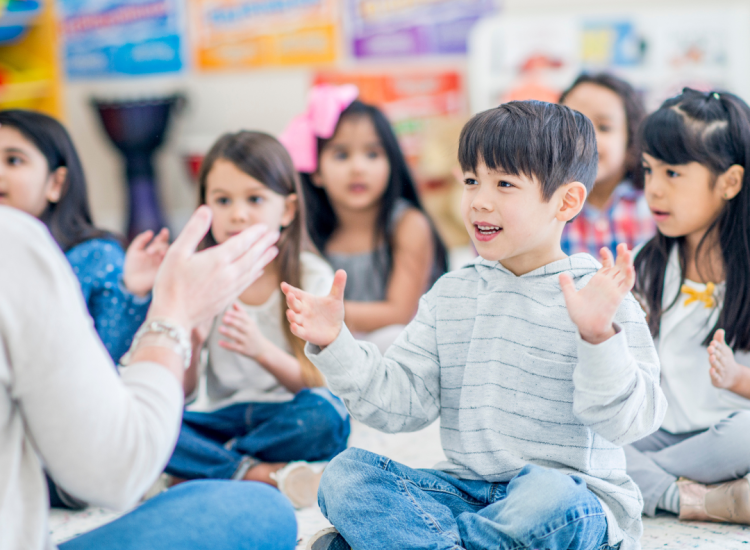 A consciência fonológica na leitura é essencial para o sucesso escolar. Descobre até quando as trocas são normais e como apoiar o teu filho.